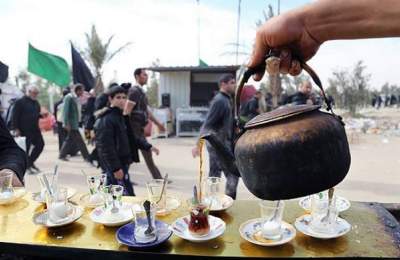 پذیرایی از زائران اربعین حسینی در موکب شرکت توسعه نیشکر اهواز